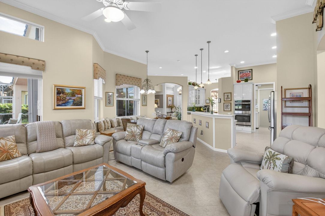 En Venta: $590,000 (3 camas, 2 baños, 2445 Pies cuadrados)