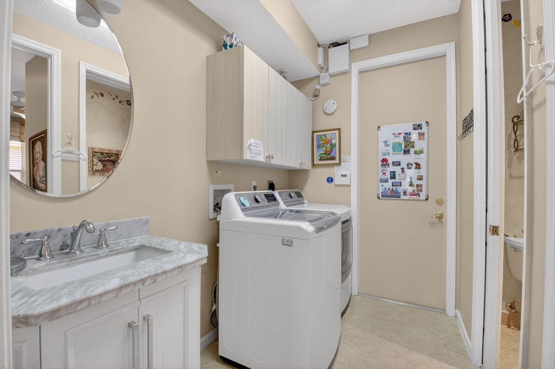 En Venta: $590,000 (3 camas, 2 baños, 2445 Pies cuadrados)