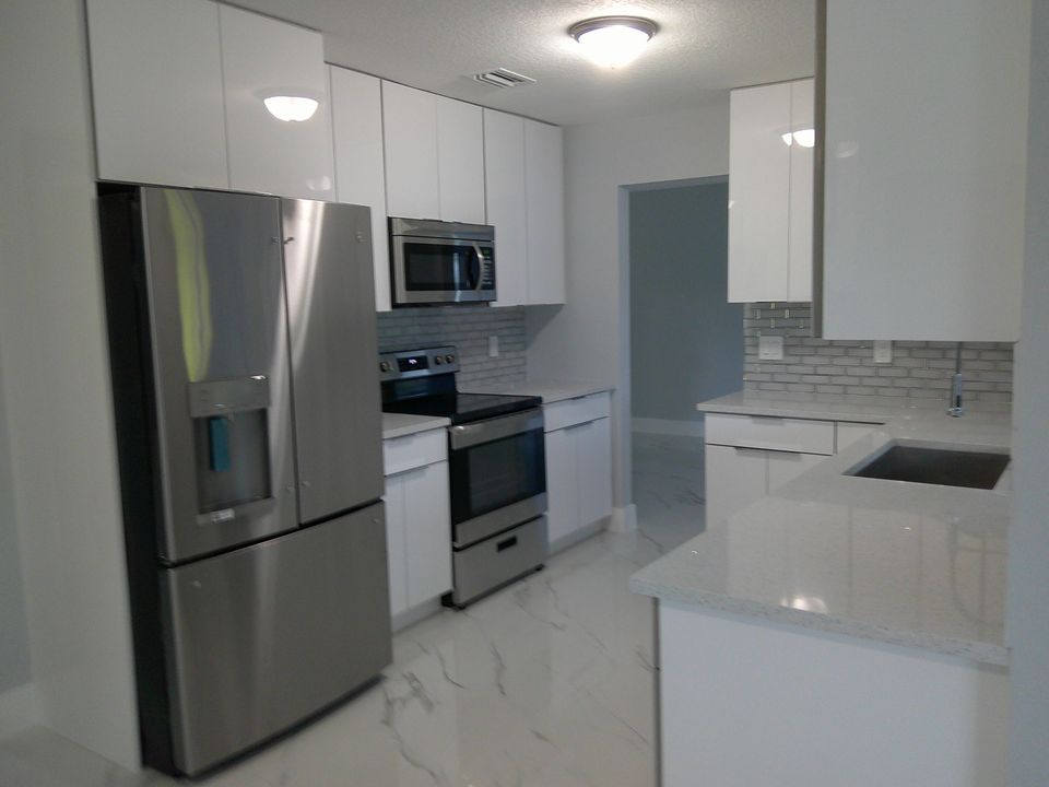 For Sale: $399,900 (3 beds, 2 baths, 1759 Square Feet)