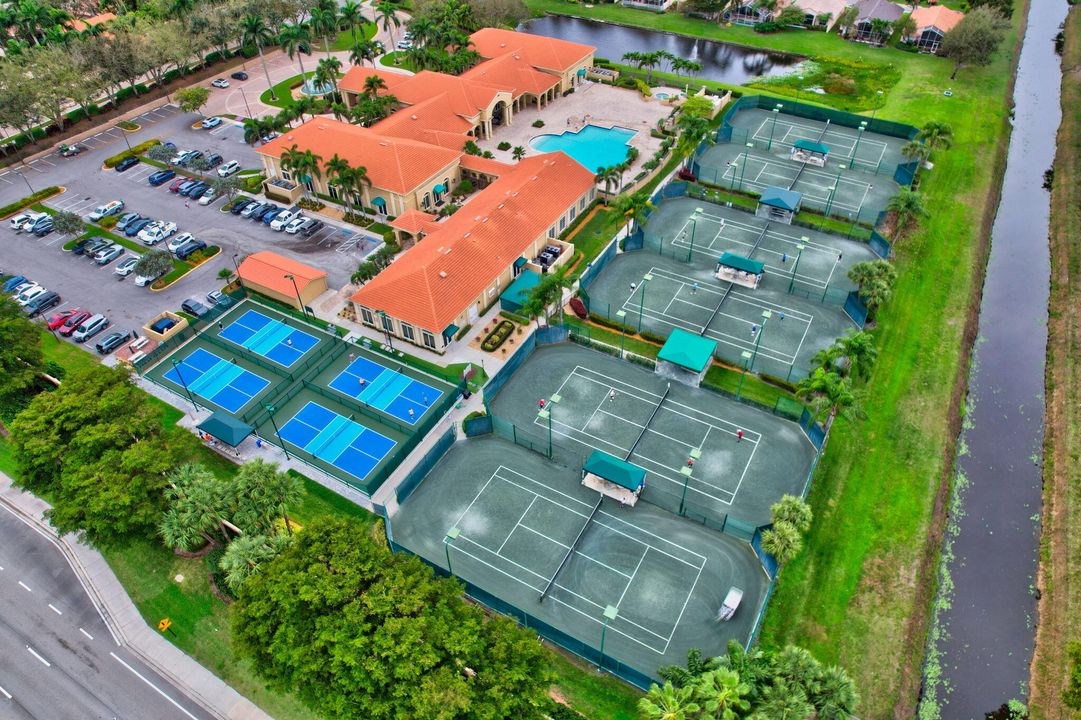 En Venta: $590,000 (3 camas, 2 baños, 2445 Pies cuadrados)