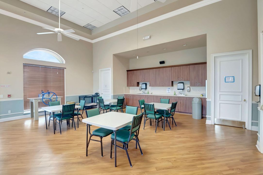 En Venta: $590,000 (3 camas, 2 baños, 2445 Pies cuadrados)