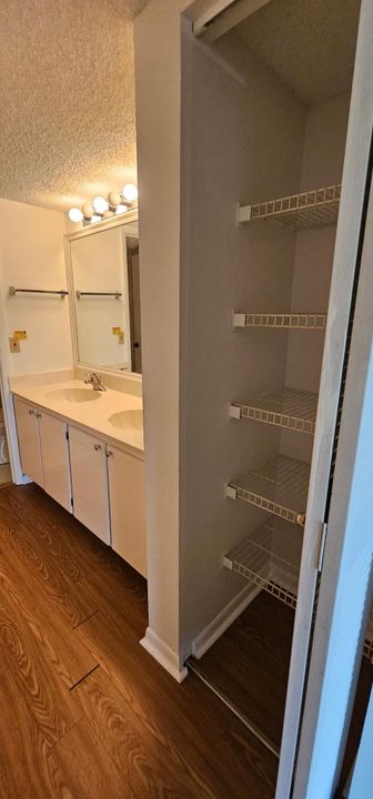 В аренду: $1,950 (2 спален, 2 ванн, 1360 Квадратных фут)