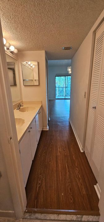 В аренду: $1,950 (2 спален, 2 ванн, 1360 Квадратных фут)