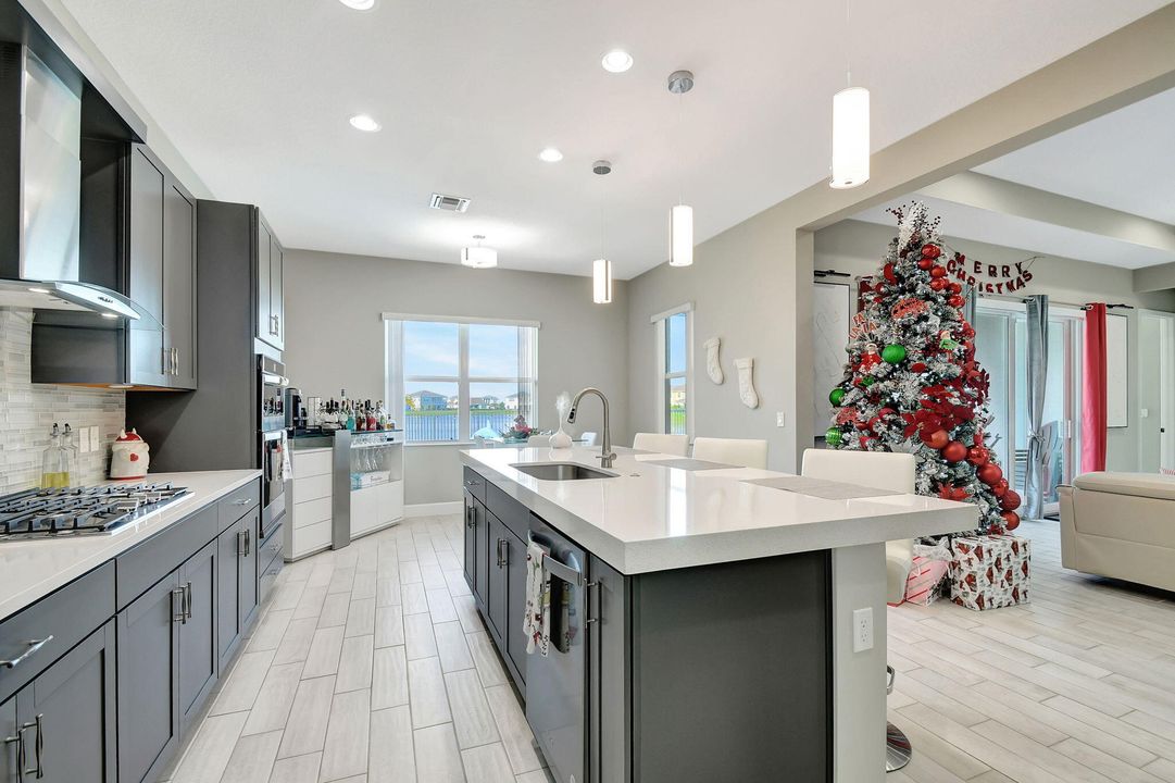 待售: $835,000 (3 贝兹, 4 浴室, 2410 平方英尺)