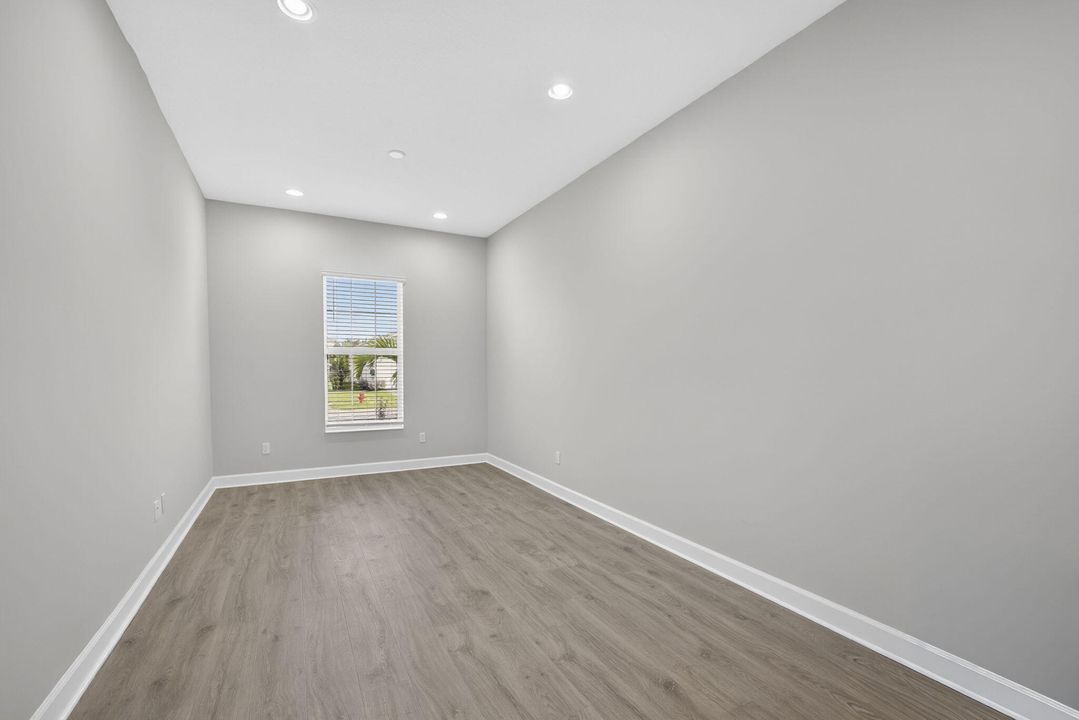 For Sale: $980,000 (5 beds, 5 baths, 4008 Square Feet)