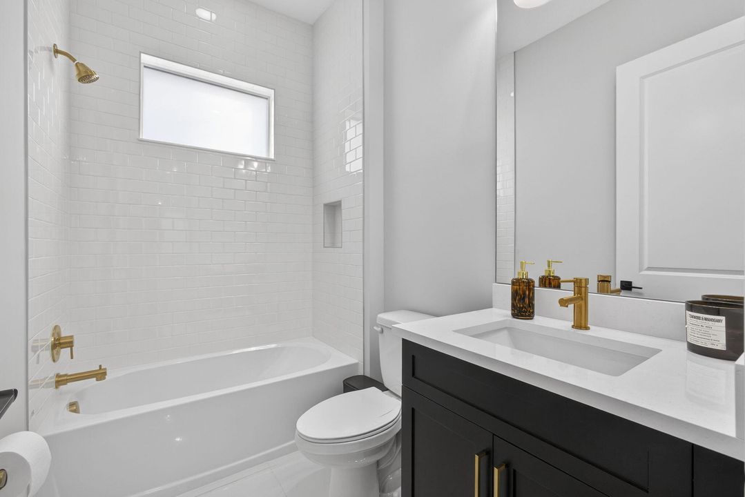 For Sale: $980,000 (5 beds, 5 baths, 4008 Square Feet)