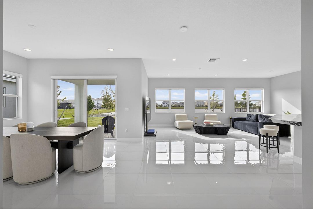 For Sale: $980,000 (5 beds, 5 baths, 4008 Square Feet)