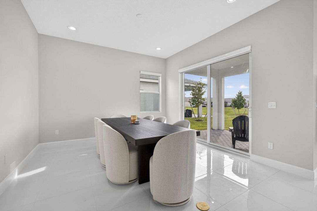 For Sale: $980,000 (5 beds, 5 baths, 4008 Square Feet)