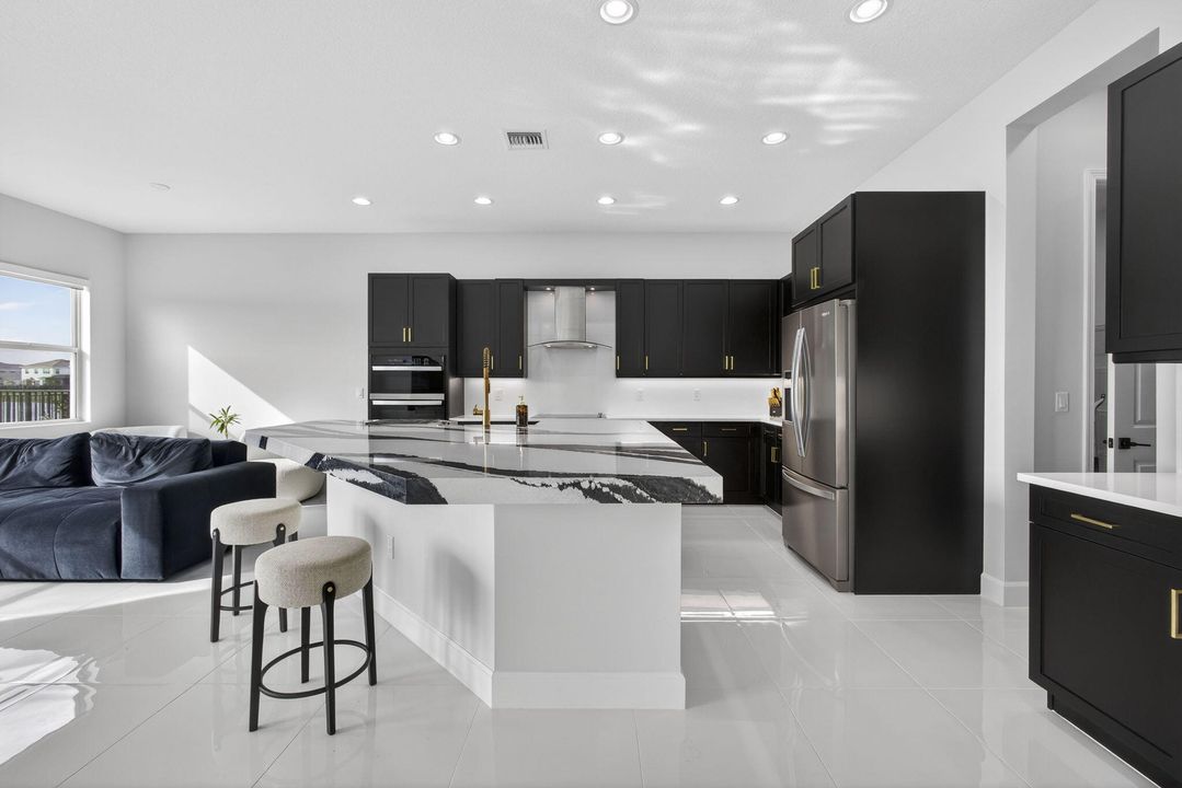 For Sale: $980,000 (5 beds, 5 baths, 4008 Square Feet)