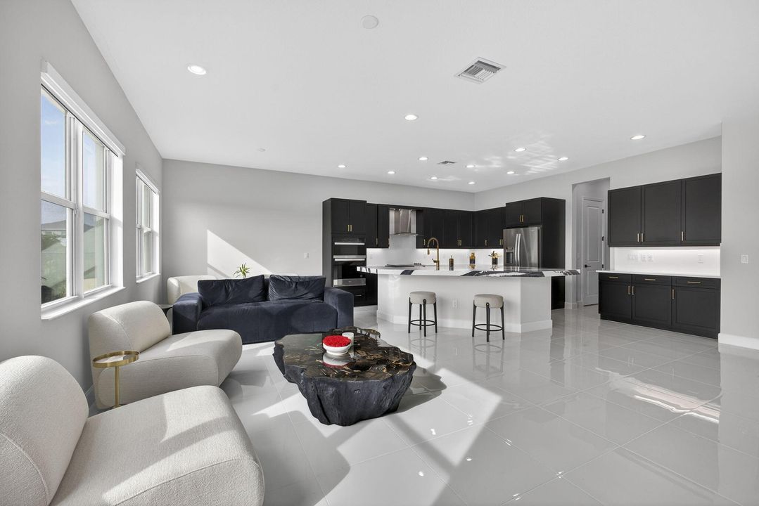 For Sale: $980,000 (5 beds, 5 baths, 4008 Square Feet)