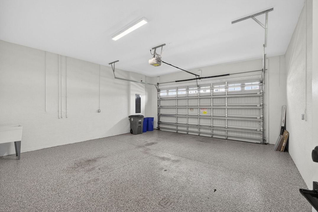 For Sale: $980,000 (5 beds, 5 baths, 4008 Square Feet)