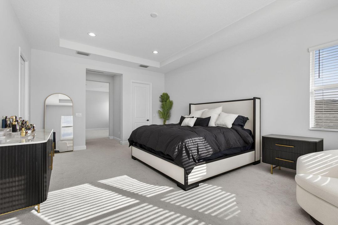 For Sale: $980,000 (5 beds, 5 baths, 4008 Square Feet)