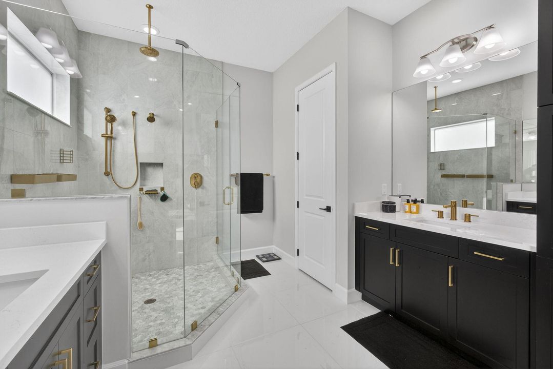 For Sale: $980,000 (5 beds, 5 baths, 4008 Square Feet)