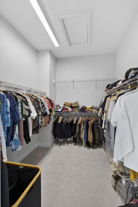 For Sale: $980,000 (5 beds, 5 baths, 4008 Square Feet)