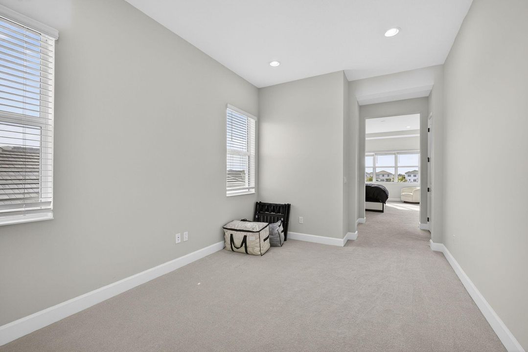 For Sale: $980,000 (5 beds, 5 baths, 4008 Square Feet)