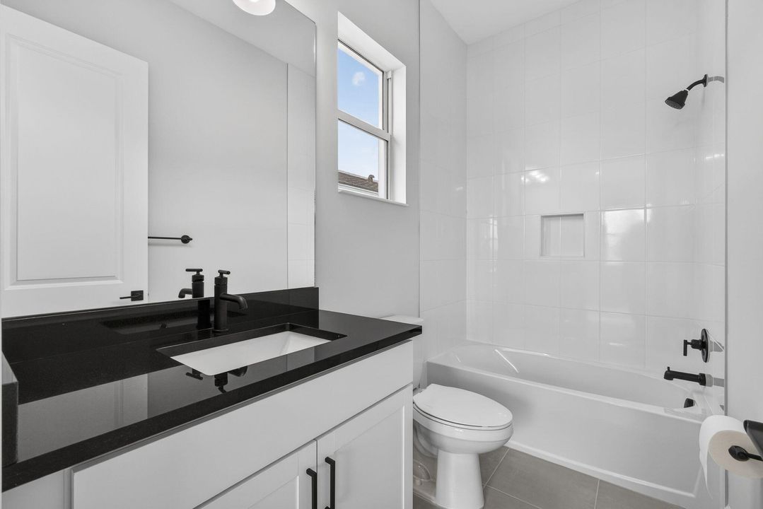 For Sale: $980,000 (5 beds, 5 baths, 4008 Square Feet)