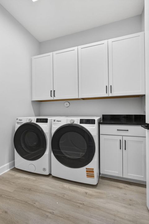 For Sale: $980,000 (5 beds, 5 baths, 4008 Square Feet)