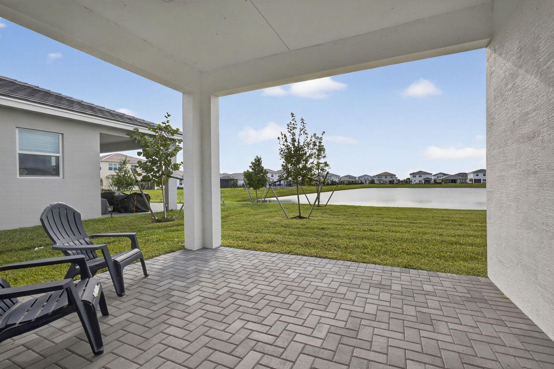 For Sale: $980,000 (5 beds, 5 baths, 4008 Square Feet)