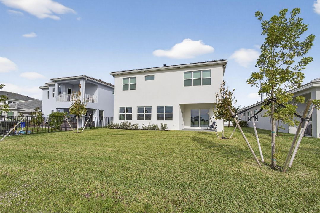 For Sale: $980,000 (5 beds, 5 baths, 4008 Square Feet)