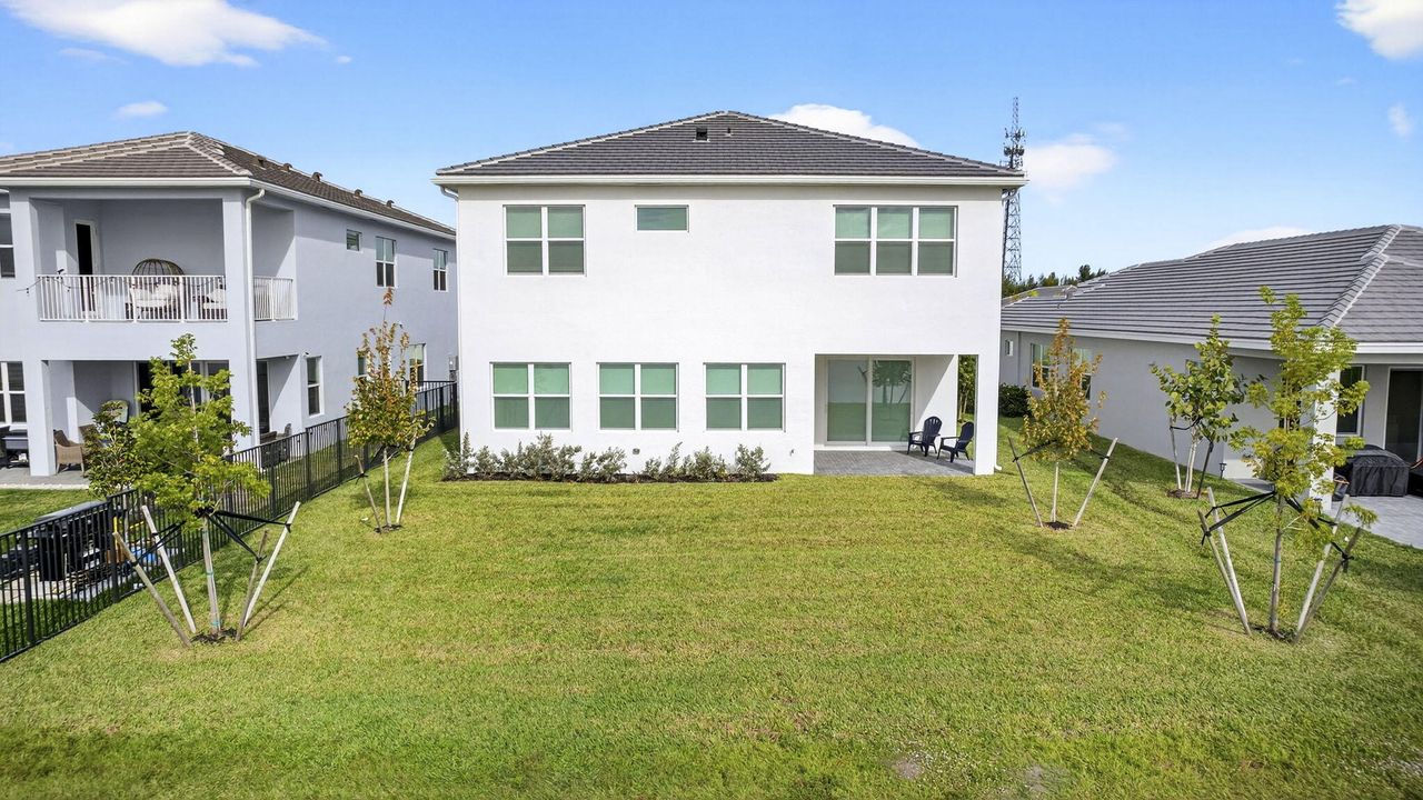 For Sale: $980,000 (5 beds, 5 baths, 4008 Square Feet)