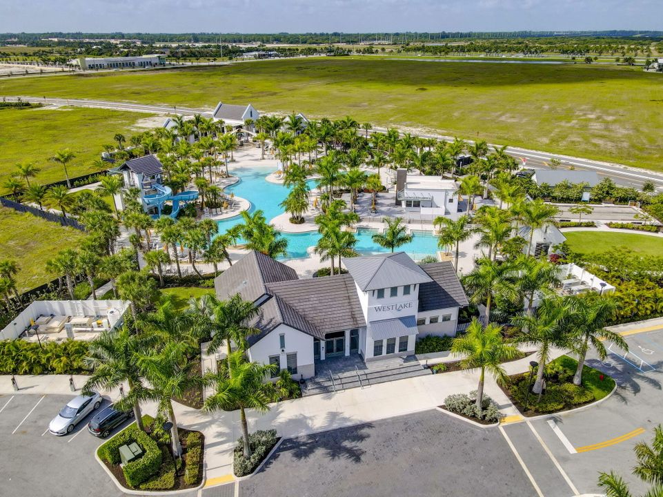 For Sale: $980,000 (5 beds, 5 baths, 4008 Square Feet)