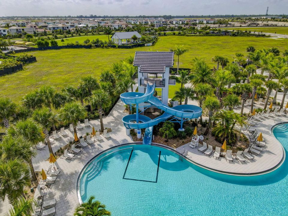 For Sale: $980,000 (5 beds, 5 baths, 4008 Square Feet)