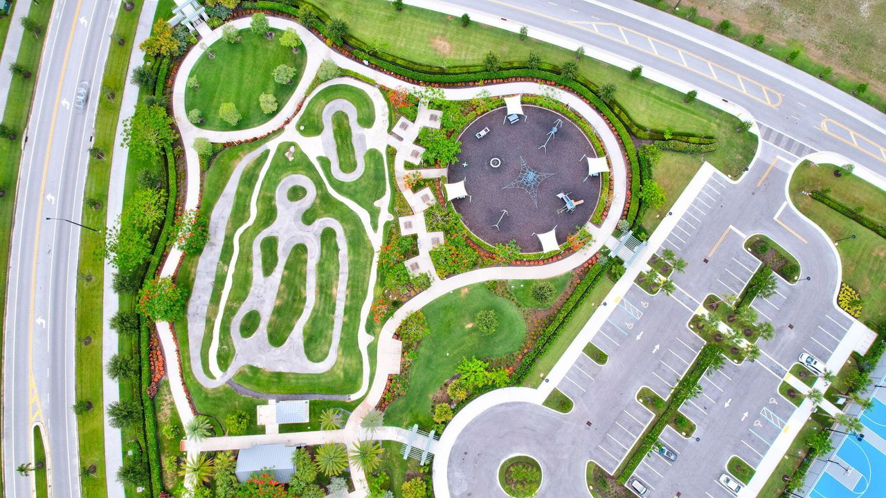 For Sale: $980,000 (5 beds, 5 baths, 4008 Square Feet)