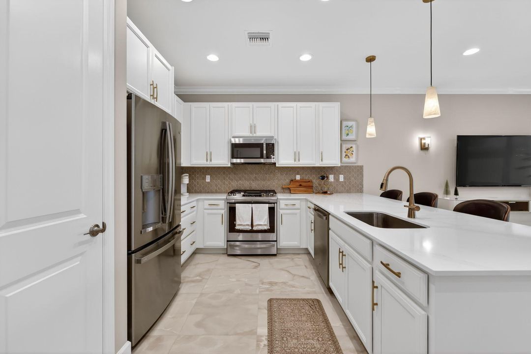 出租: $3,600 (3 贝兹, 2 浴室, 1752 平方英尺)