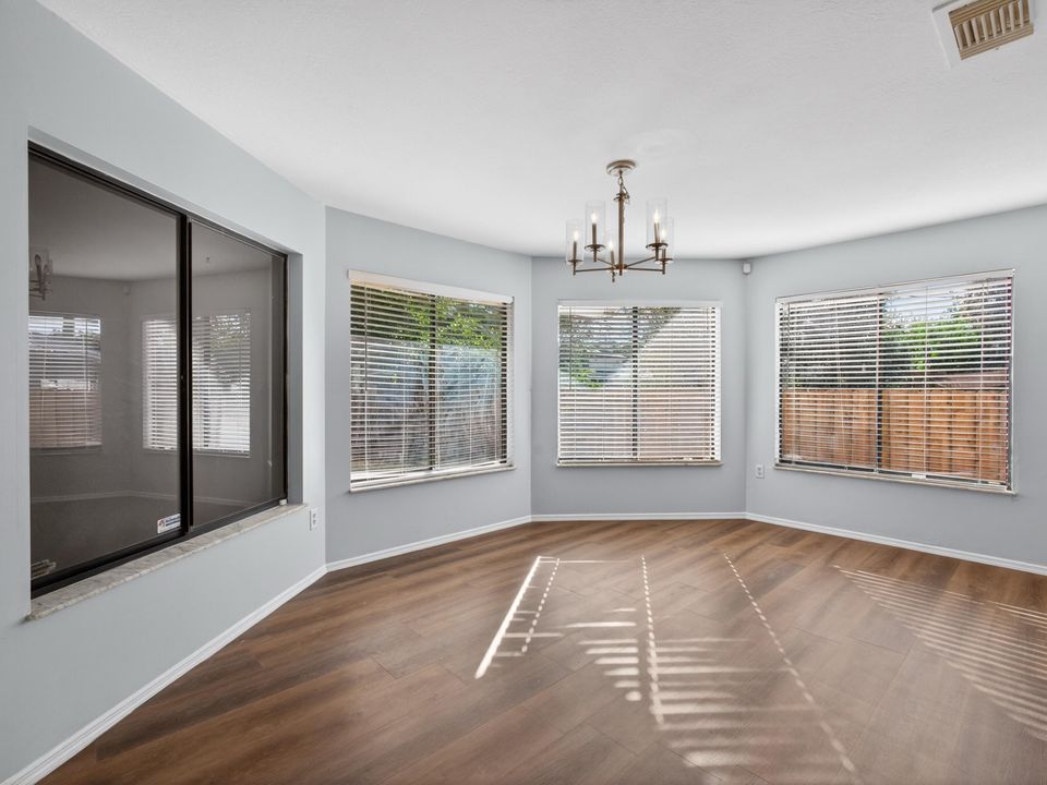 For Rent: $2,750 (3 beds, 2 baths, 2502 Square Feet)