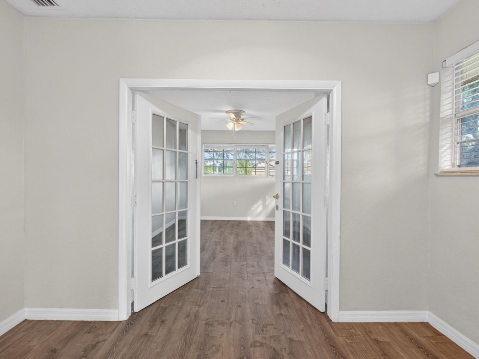 For Rent: $2,750 (3 beds, 2 baths, 2502 Square Feet)