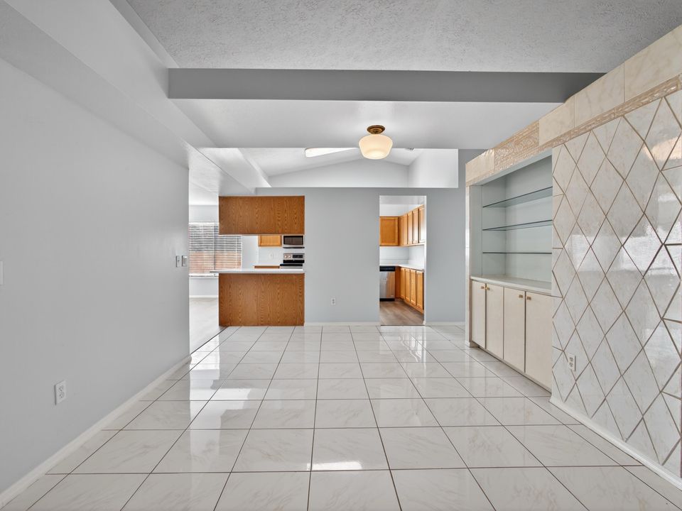 For Rent: $2,750 (3 beds, 2 baths, 2502 Square Feet)