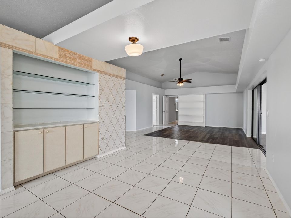 For Rent: $2,750 (3 beds, 2 baths, 2502 Square Feet)