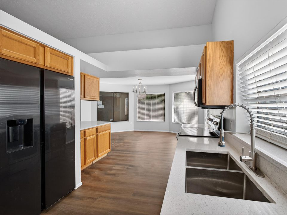 For Rent: $2,750 (3 beds, 2 baths, 2502 Square Feet)