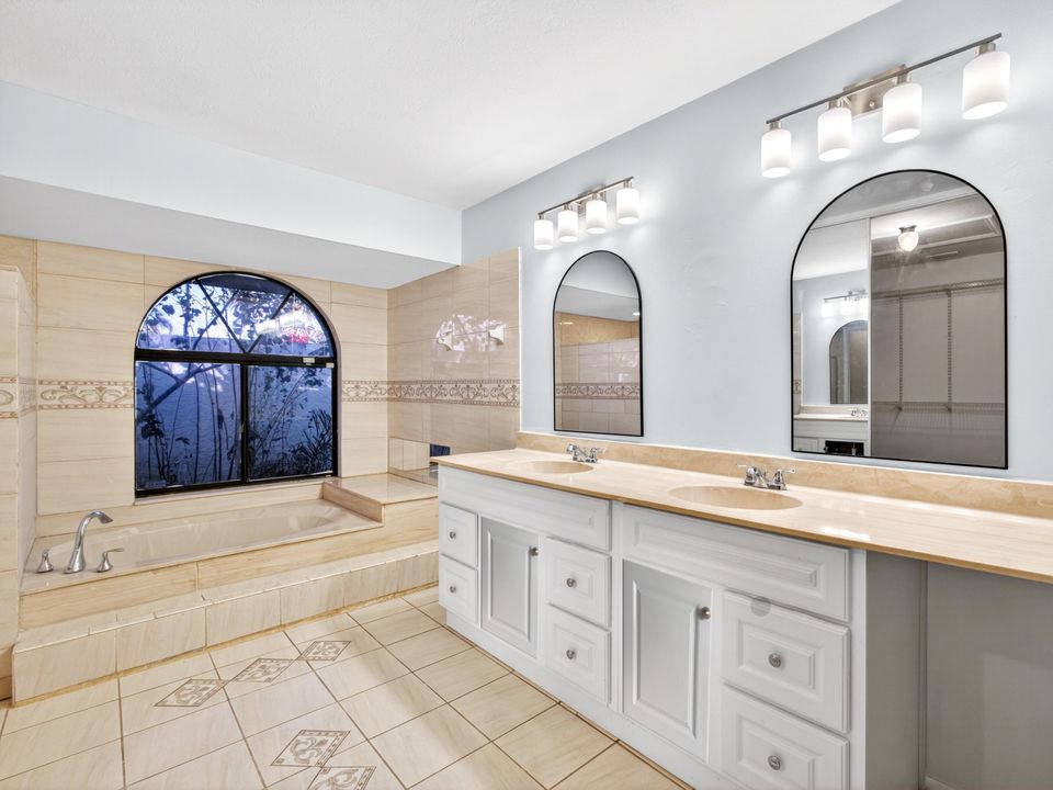 For Rent: $2,750 (3 beds, 2 baths, 2502 Square Feet)