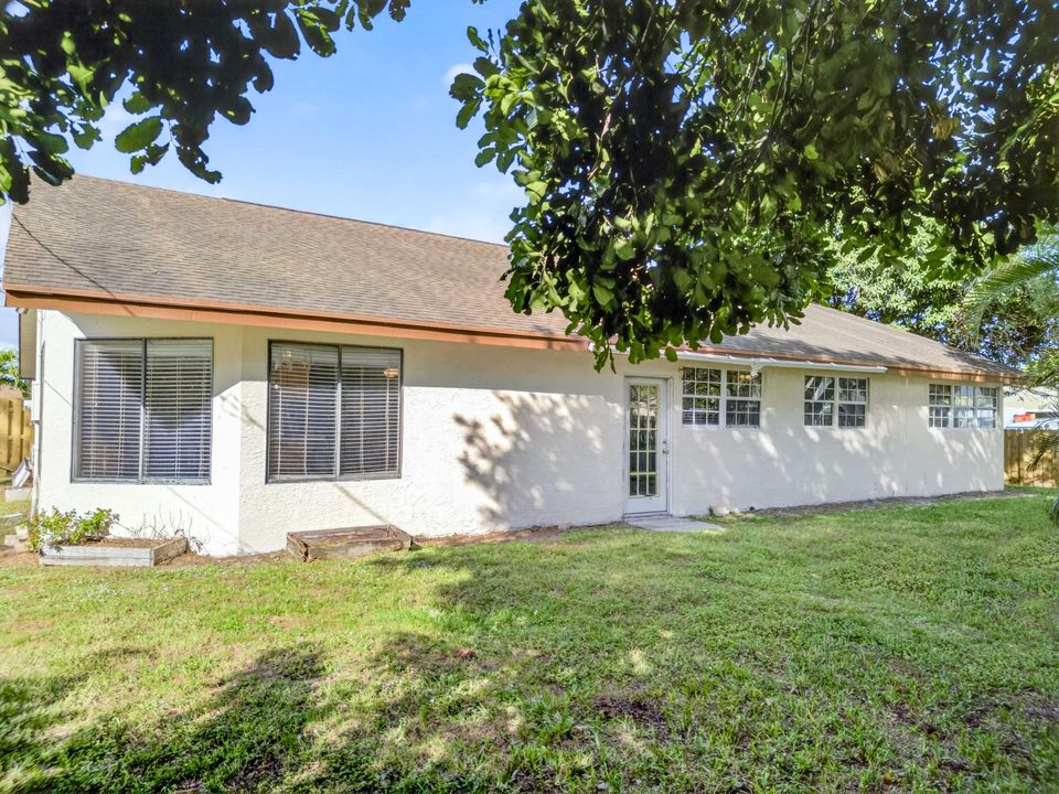 For Rent: $2,750 (3 beds, 2 baths, 2502 Square Feet)