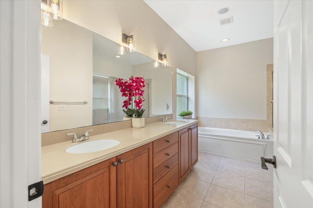 待售: $450,000 (3 贝兹, 2 浴室, 1746 平方英尺)