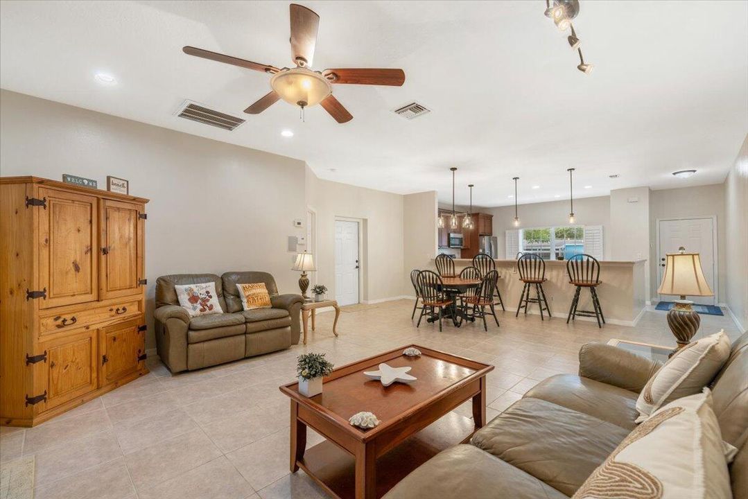 待售: $450,000 (3 贝兹, 2 浴室, 1746 平方英尺)