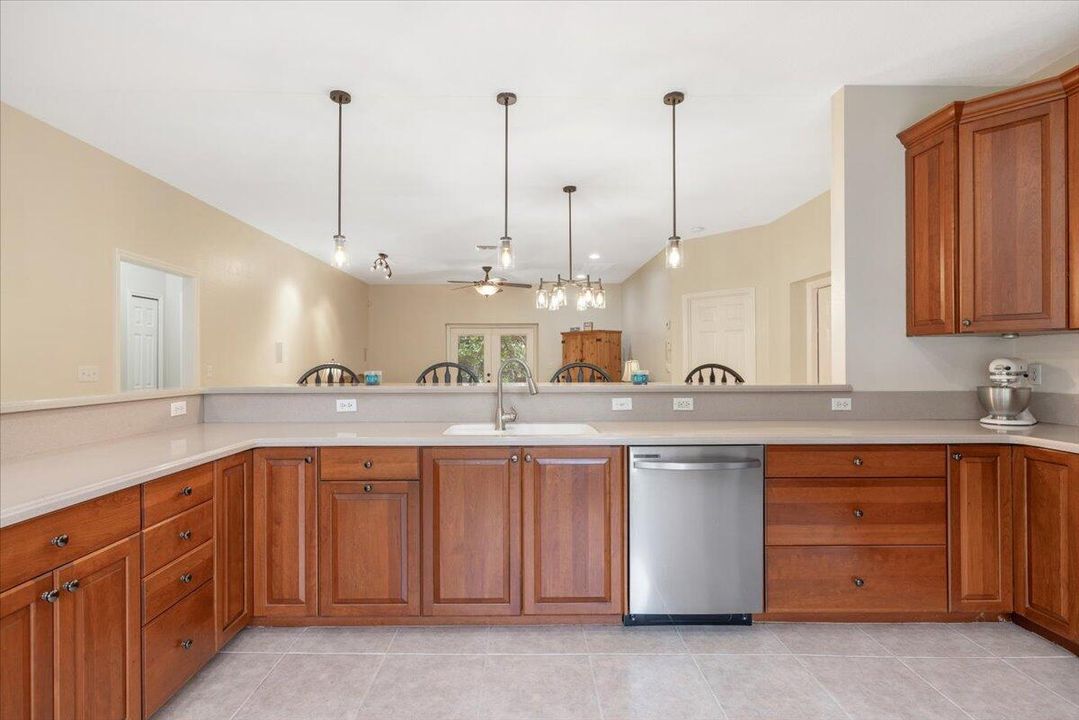 待售: $450,000 (3 贝兹, 2 浴室, 1746 平方英尺)