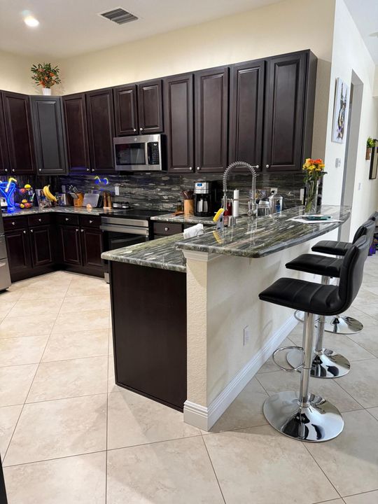 В аренду: $2,600 (2 спален, 2 ванн, 1819 Квадратных фут)