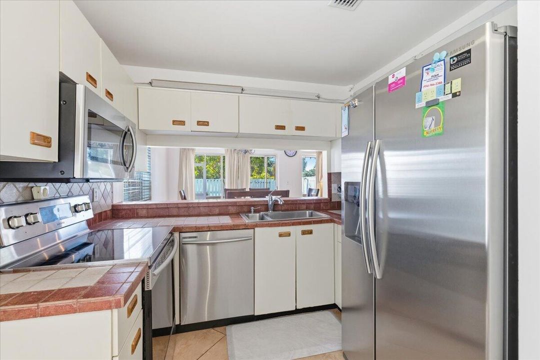 For Sale: $450,000 (3 beds, 2 baths, 1620 Square Feet)