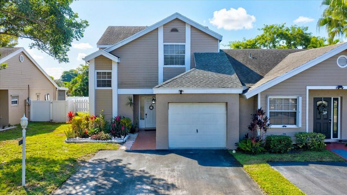 For Sale: $450,000 (3 beds, 2 baths, 1620 Square Feet)