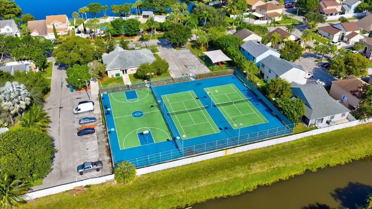 For Sale: $450,000 (3 beds, 2 baths, 1620 Square Feet)