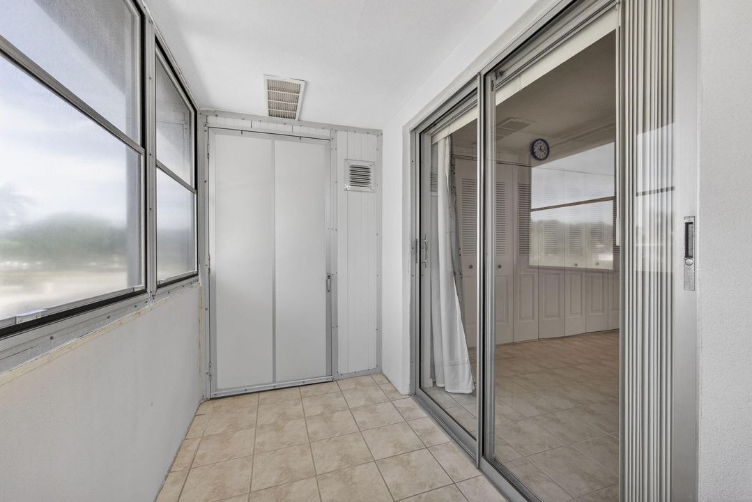 For Sale: $65,000 (1 beds, 1 baths, 702 Square Feet)