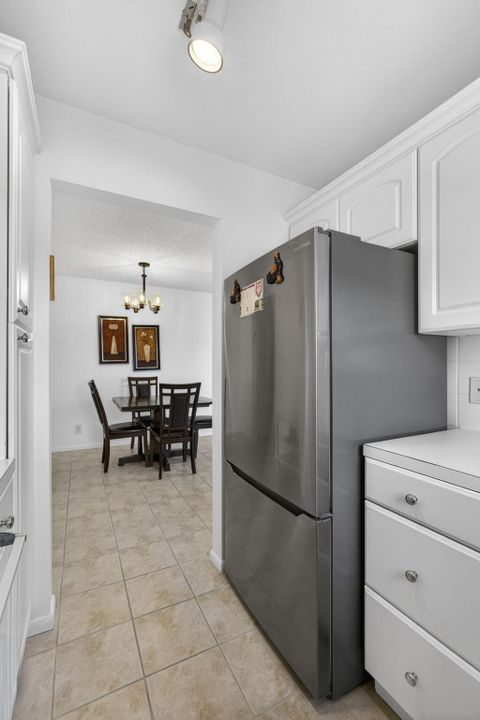 For Sale: $65,000 (1 beds, 1 baths, 702 Square Feet)