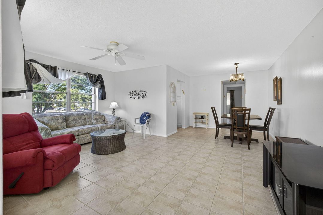 For Sale: $65,000 (1 beds, 1 baths, 702 Square Feet)