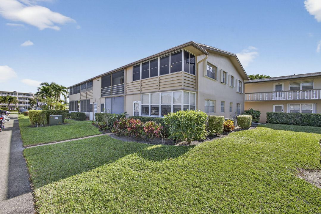 For Sale: $65,000 (1 beds, 1 baths, 702 Square Feet)