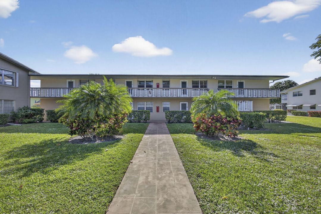 For Sale: $65,000 (1 beds, 1 baths, 702 Square Feet)