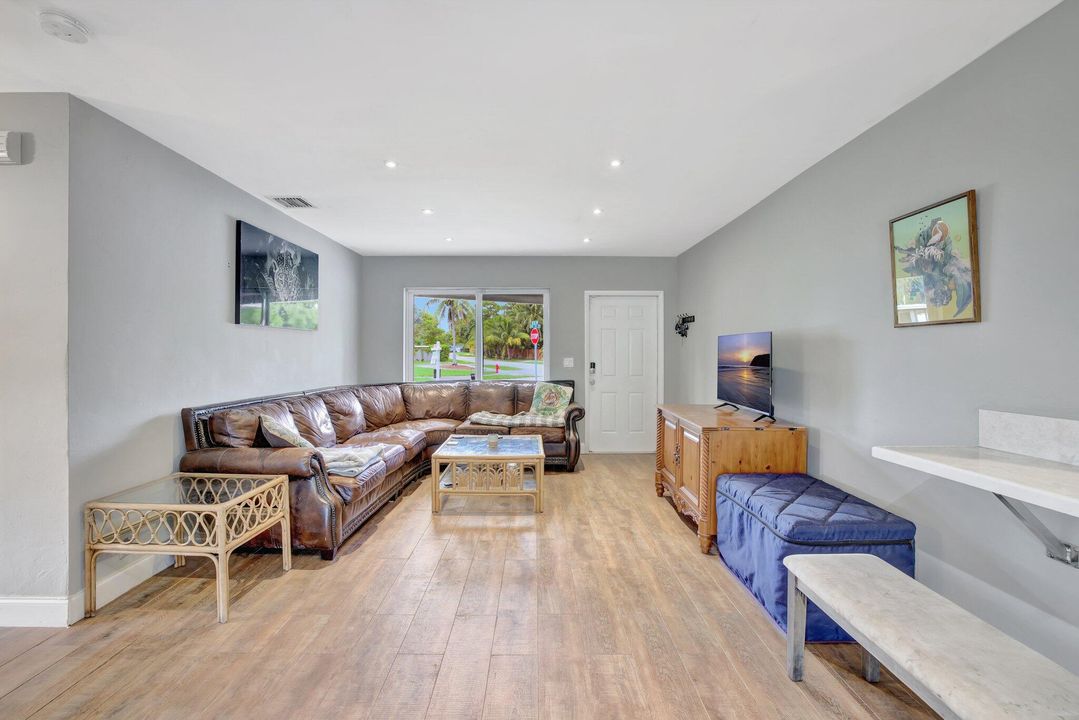 На продажу: $435,000 (2 спален, 2 ванн, 1133 Квадратных фут)