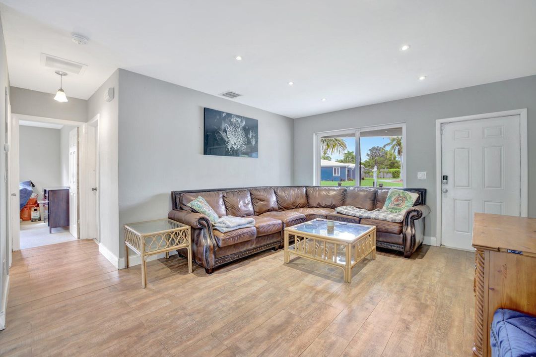 На продажу: $435,000 (2 спален, 2 ванн, 1133 Квадратных фут)