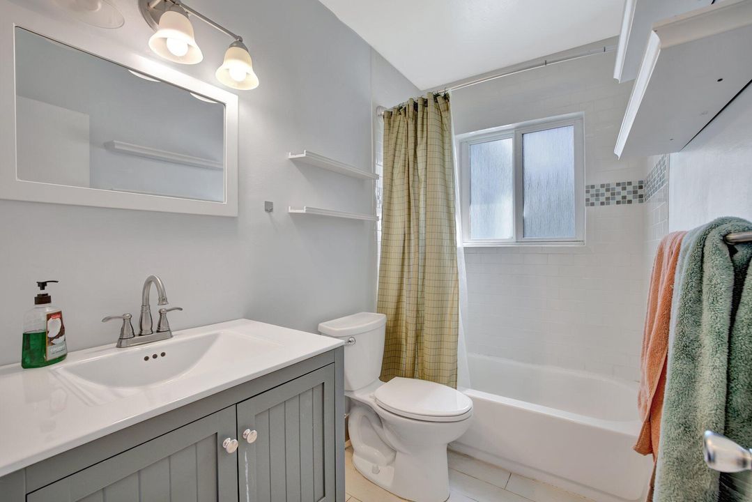 На продажу: $435,000 (2 спален, 2 ванн, 1133 Квадратных фут)